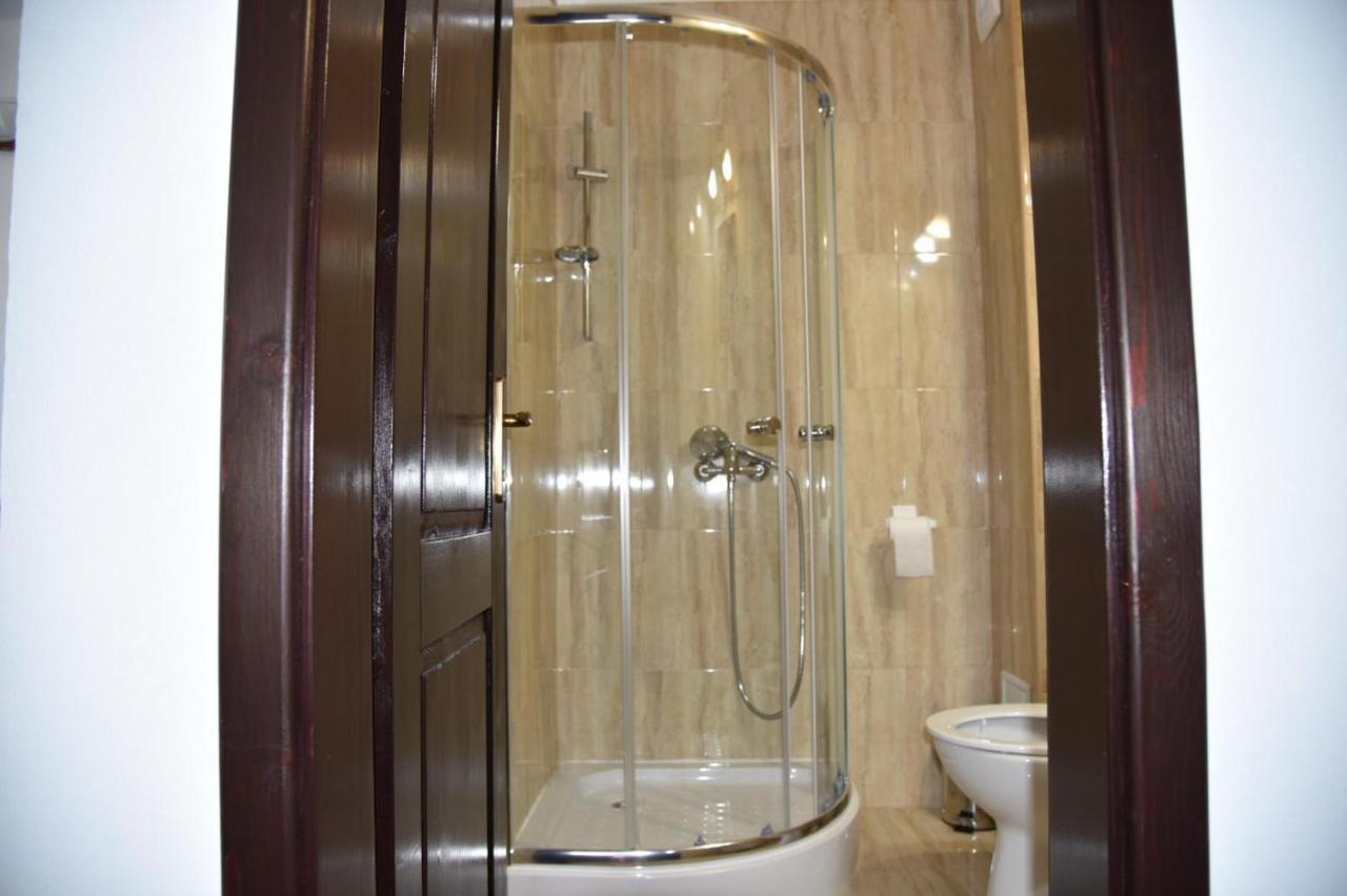 Casa Poienarilor Hotel Simbata de Sus Ngoại thất bức ảnh